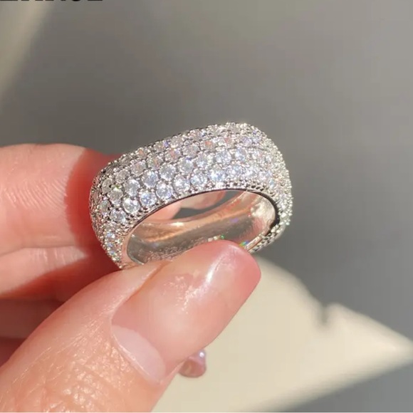 Circular ring - Picture 2 of 5